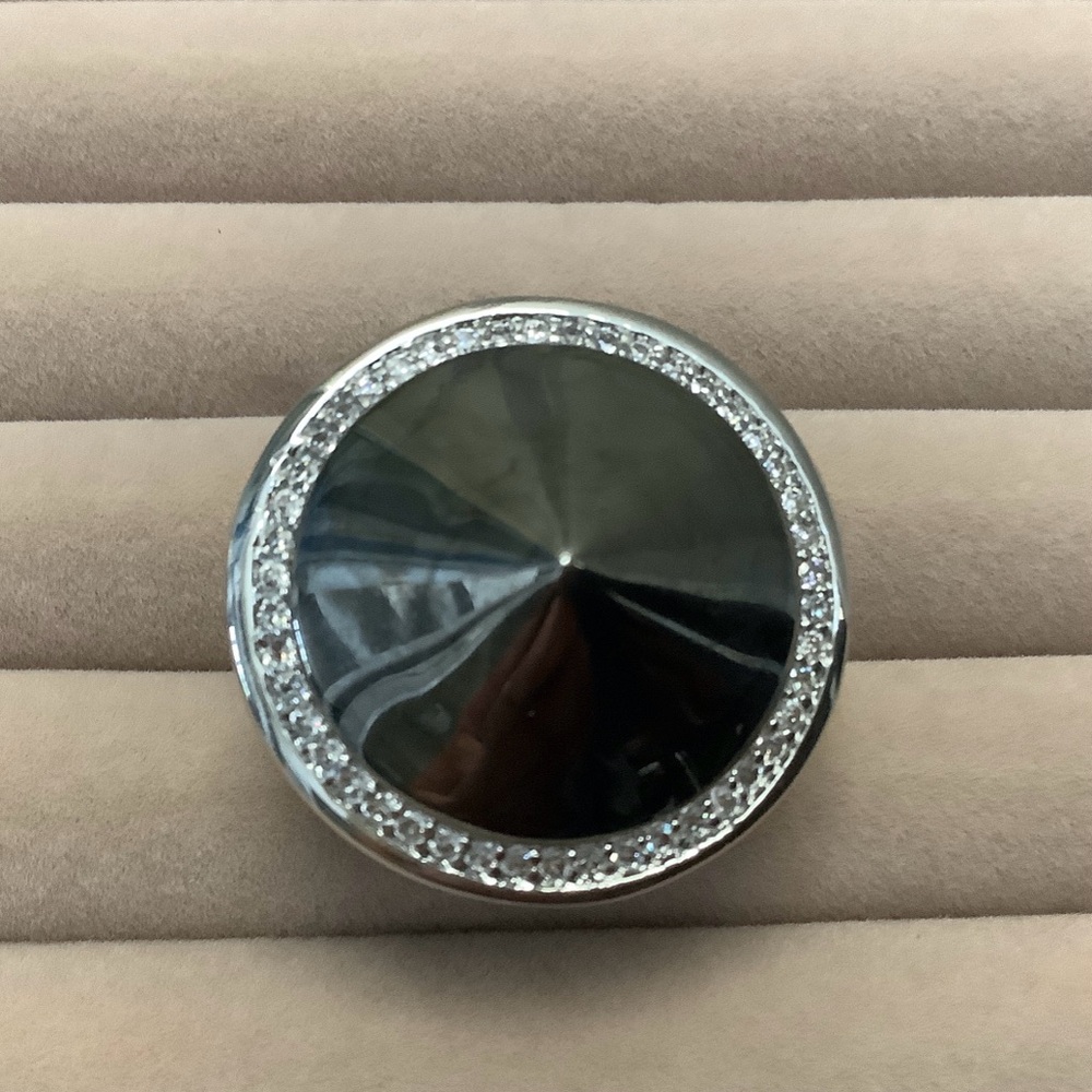 NWT NOIR PAVE CONE RING
Size 9